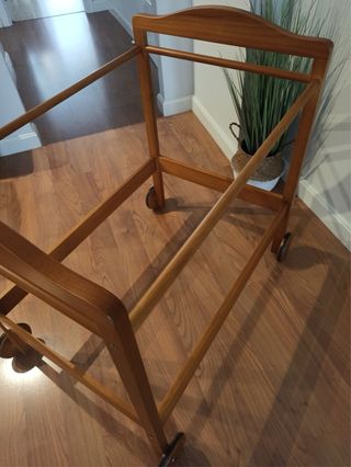 Minicuna con fundas blancas