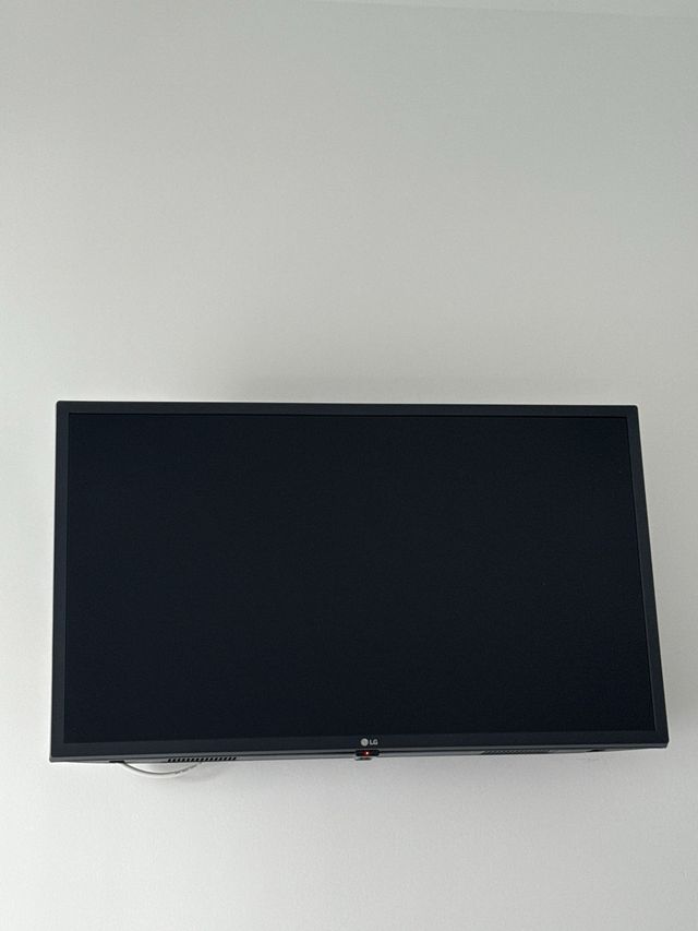 TV LG LED 32 HD Smart TV + Supporto