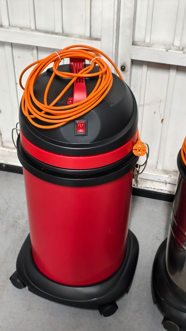 Aspiradora Nilfisk LSU 135 P-EU