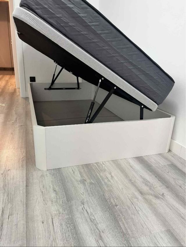 Letto abbattibile con materasso