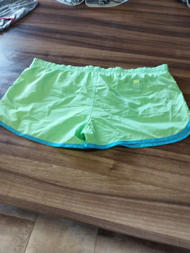 Calzonas cortas verdes con cordón