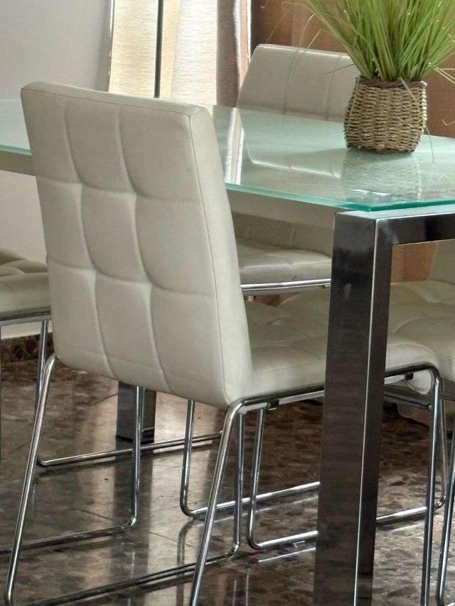 Mesa de comedor cristal y 4 sillas
