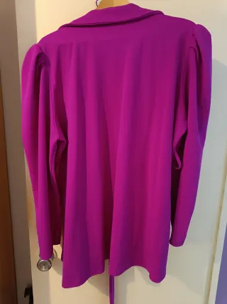 Conjunto dos piezas fucsia oscuro.