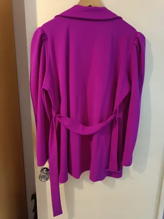 Conjunto dos piezas fucsia oscuro.