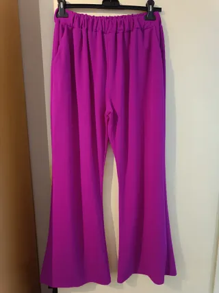 Conjunto dos piezas fucsia oscuro.