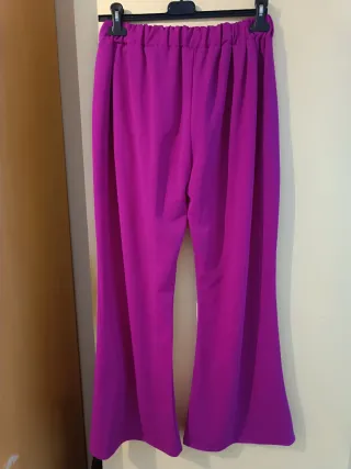 Conjunto dos piezas fucsia oscuro.