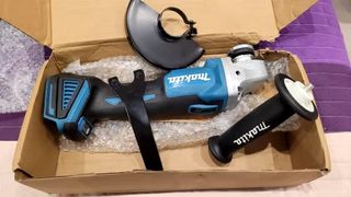 Amoladora NUEVA!! de 125mm con bateria y cargador