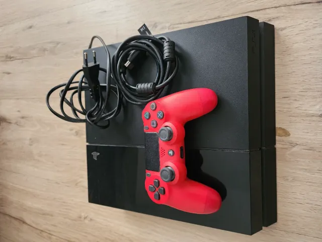 PS4 (PlayStation 4) Negra + 5 Juegos