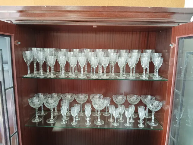 Juego copas y jarra cristal tallado