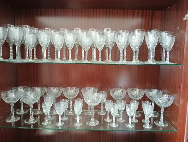 Juego copas y jarra cristal tallado