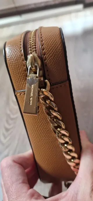 Bolso bandolera Michael Kors marrón y dorado