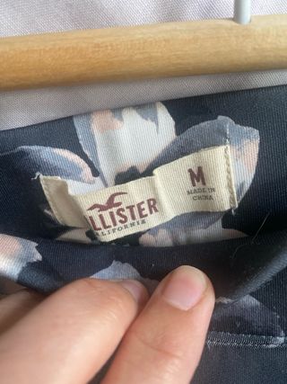 Falda Hollister Floral Negra Multicolor