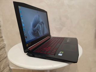 Acer Nitro Gaming  Laptop   i7 - 32  GB ram  win11