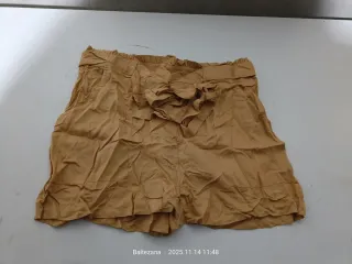 Shorts de tela con cinturón