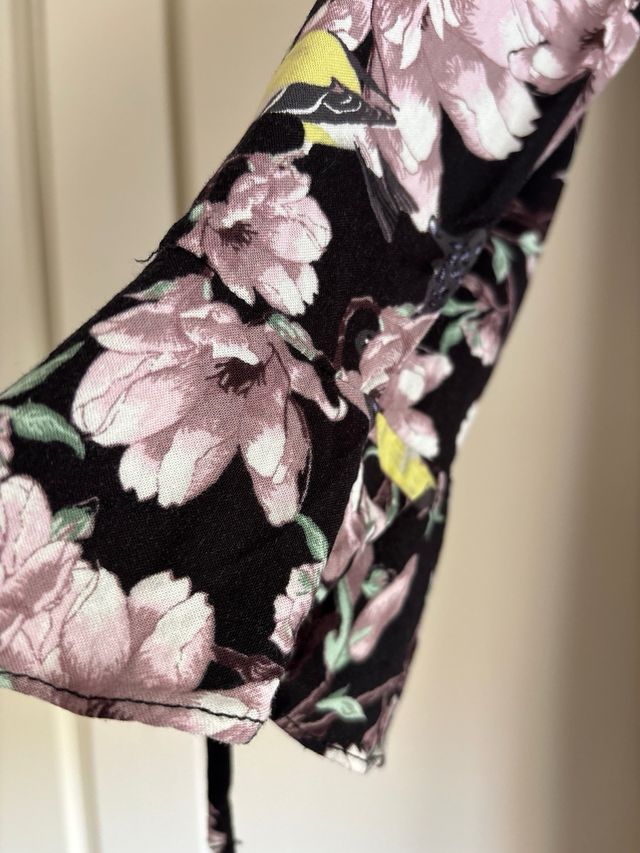 Vestido estampado flores negro y rosa