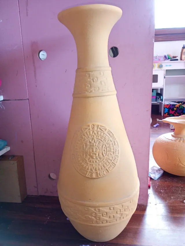 Jarrón de terracota decorado