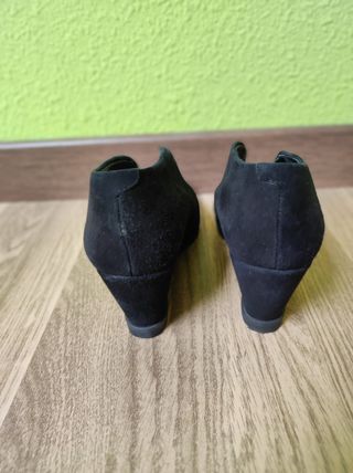 Zapatos abotinados