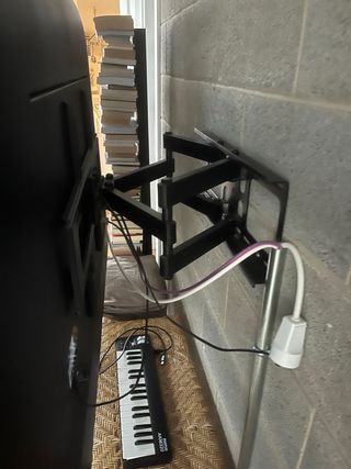 Televisor LG 65UM7100PLA 65 con soporte pared