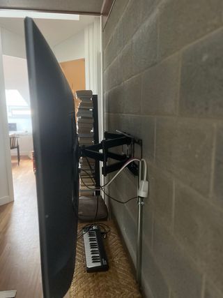 Televisor LG 65UM7100PLA 65 con soporte pared