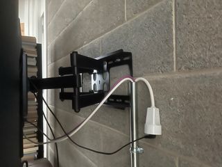 Televisor LG 65UM7100PLA 65 con soporte pared