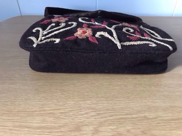 Bolso Promod fieltro marrón bordado flores