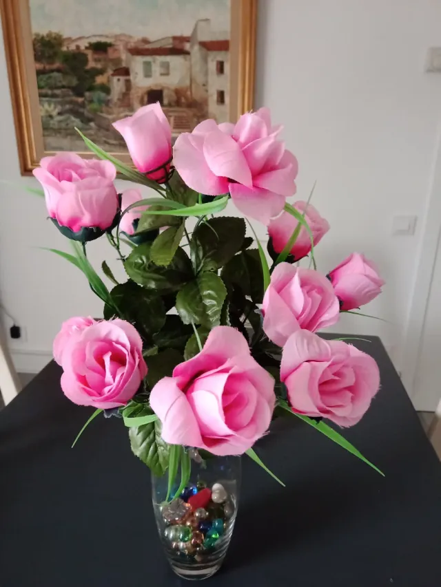 Fiori artificiali rosa e gialli