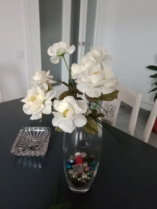 Fiori artificiali rosa e gialli