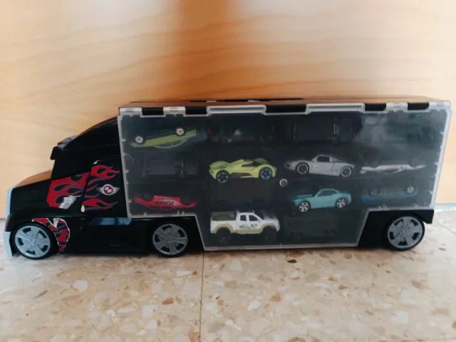 Garaje y camión con 28 coches Molto