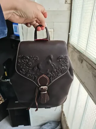 Mochila de piel de vacuno