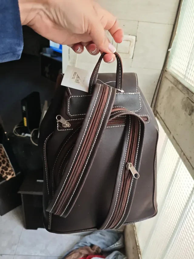 Mochila de piel de vacuno