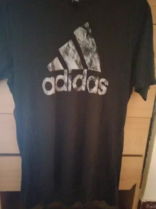 Camiseta Adidas Logo Triángulo Gris Negra
