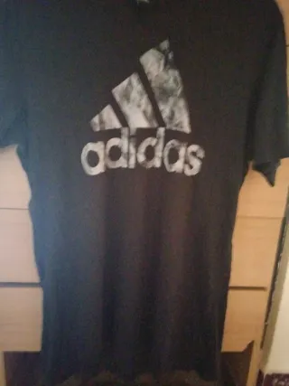 Camiseta Adidas Logo Triángulo Gris Negra