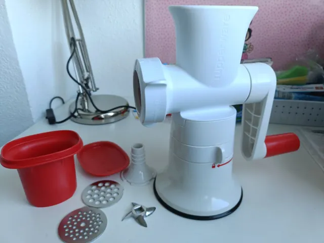 Picadora Tupperware+ Acc repostería+ espirilizador