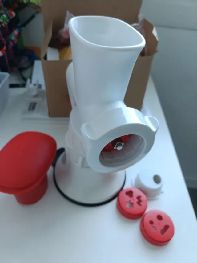 Picadora Tupperware+ Acc repostería+ espirilizador