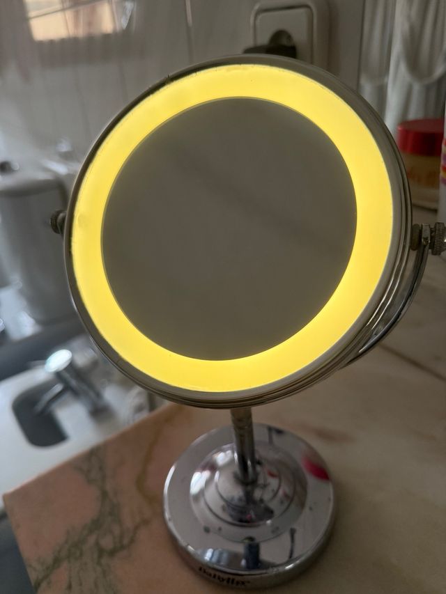 Espejo de aumento con luz LED