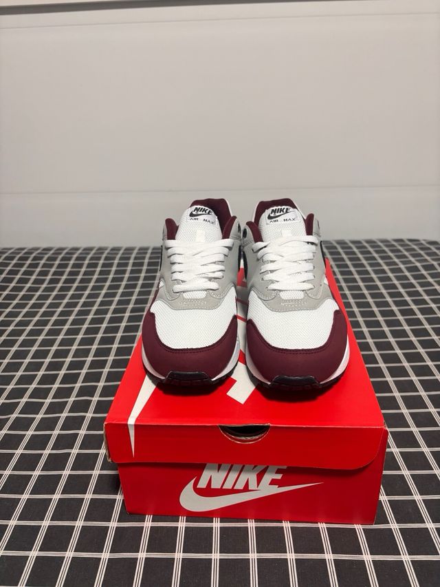 Nike Air Max 1 granate y Blanco