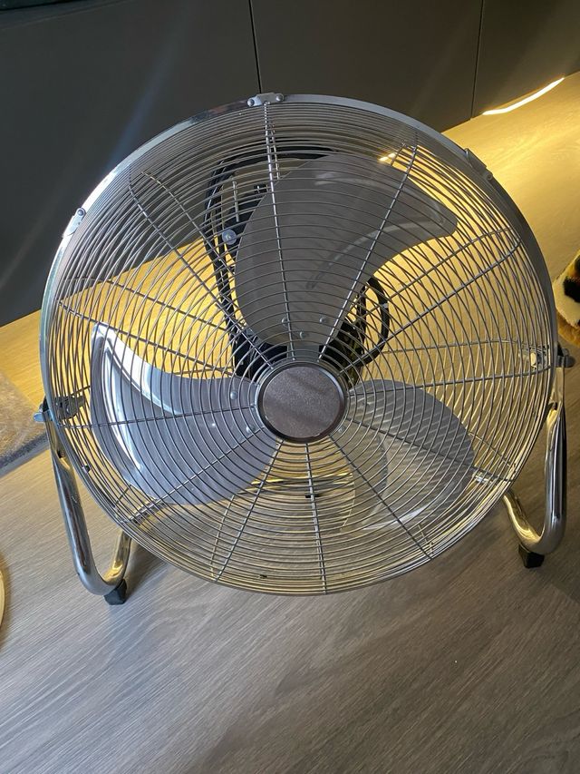 Ventilador Metálico Plateadou comprado en Leroy...