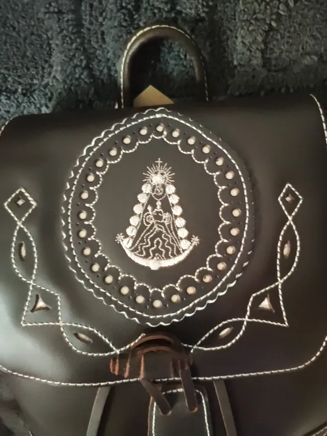Mochila Cuero El Rocío Bordada