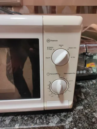 Microondas Svan 700W Blanco