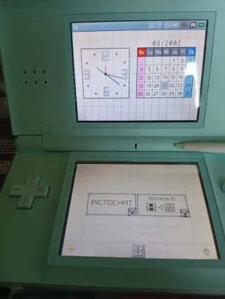 2 Nintendo DS (Blanca y Azul) + Cargador