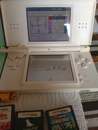 2 Nintendo DS (Blanca y Azul) + Cargador