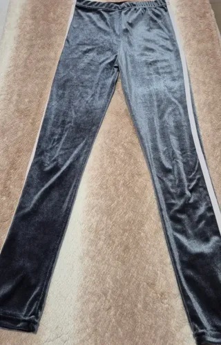 Mallas grises con brillo y rayas laterales