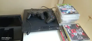 Consola PlayStation 3 con mandos y juegos