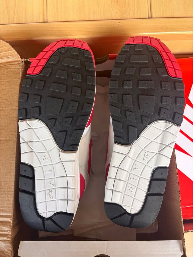 Nike Air Max 1 Beige y Rojo