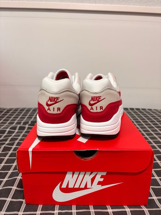Nike Air Max 1 Beige y Rojo