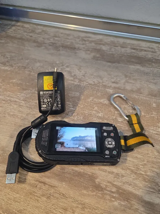 Cámara Pentax Sumergible Naranja/Negra