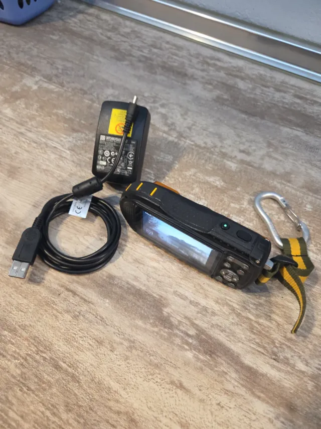 Cámara Pentax Sumergible Naranja/Negra