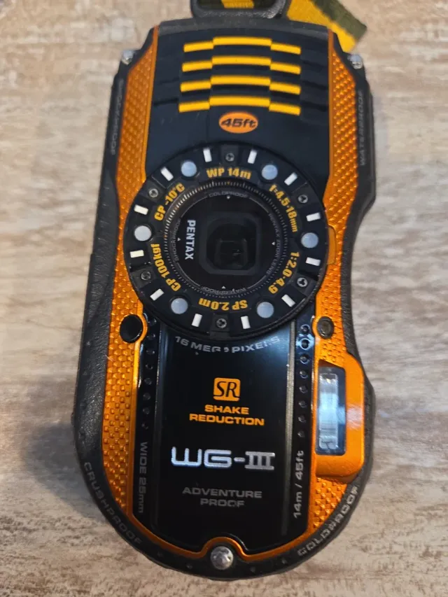 Cámara Pentax Sumergible Naranja/Negra