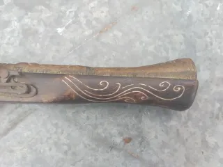 Riproduzione pistola antica decorata cm 41