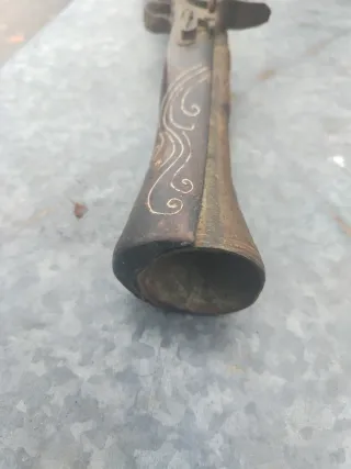 Riproduzione pistola antica decorata cm 41